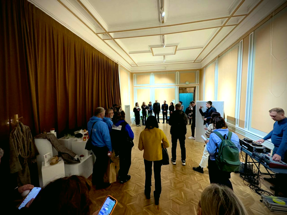 9919 image for slide